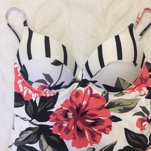 Cupshe One-Piece Swimsuit White Floral Striped - Picture 3 of 4